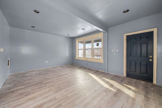 8545 S Saginaw Avenue, Chicago, IL 60617