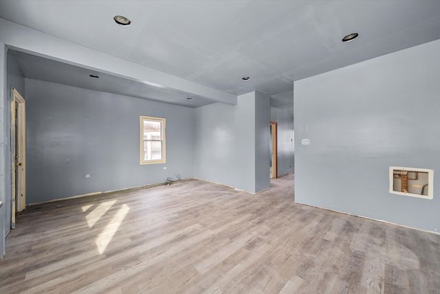 8545 S Saginaw Avenue, Chicago, IL 60617