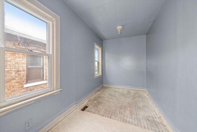 8545 S Saginaw Avenue, Chicago, IL 60617