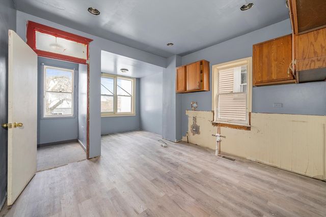 8545 S Saginaw Avenue, Chicago, IL 60617
