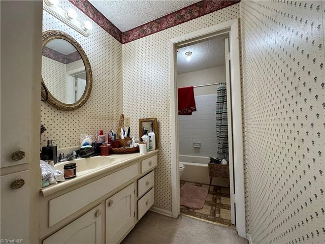 1740 N Hamilton Street H, High Point, NC 27262