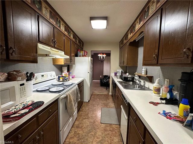 1740 N Hamilton Street H, High Point, NC 27262