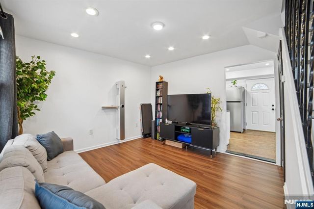 35 Hickory Street, Bloomfield, NJ 07003