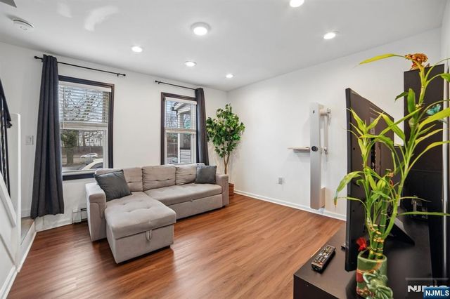 35 Hickory Street, Bloomfield, NJ 07003