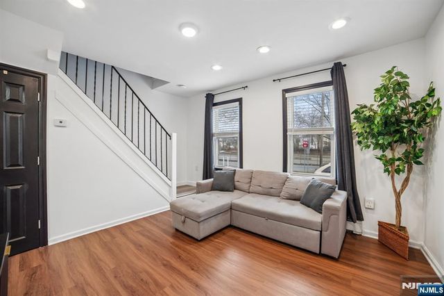 35 Hickory Street, Bloomfield, NJ 07003