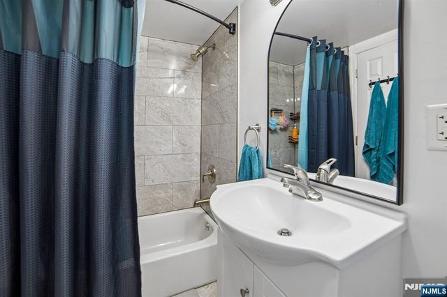 35 Hickory Street, Bloomfield, NJ 07003