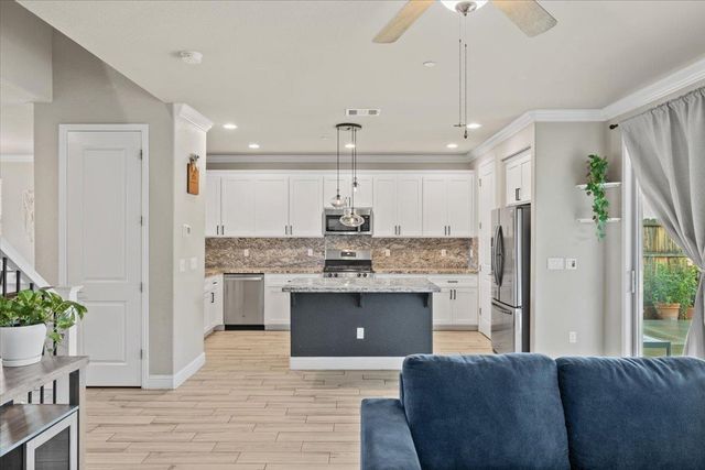 536 Lupine Dr, Ione, CA 95640