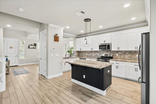 536 Lupine Dr, Ione, CA 95640