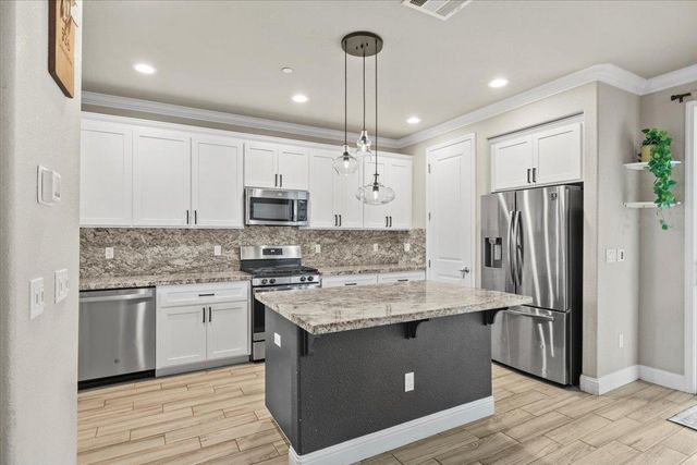 536 Lupine Dr, Ione, CA 95640