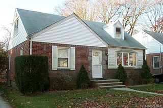 122 Kent Road, Valley Stream, NY 11580