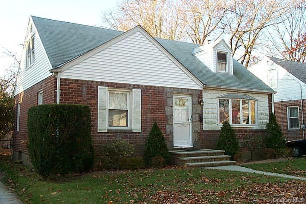 122 Kent Road, Valley Stream, NY 11580
