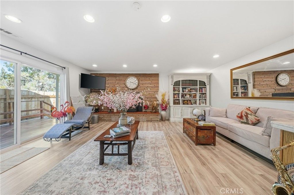 Image 19 of property listing at 195 Knoll, Big Bear Lake, CA 92315