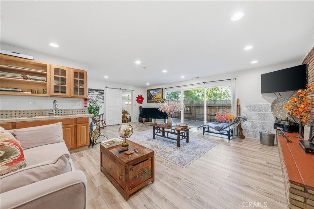 Image 20 of property listing at 195 Knoll, Big Bear Lake, CA 92315