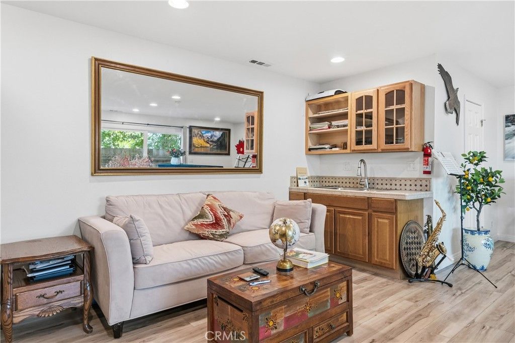 Image 22 of property listing at 195 Knoll, Big Bear Lake, CA 92315