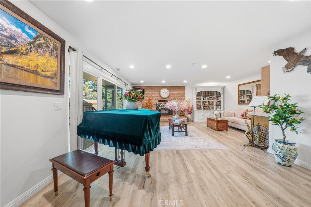 Image 23 of property listing at 195 Knoll, Big Bear Lake, CA 92315