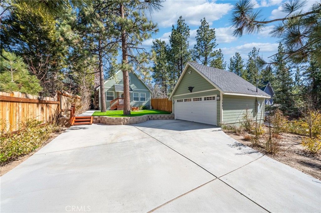 Image 4 of property listing at 195 Knoll, Big Bear Lake, CA 92315