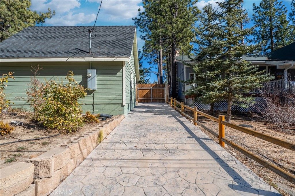 Image 44 of property listing at 195 Knoll, Big Bear Lake, CA 92315
