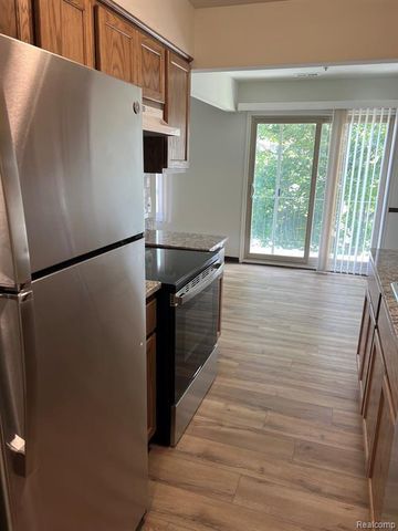 48567 Roma Valley Drive E6, Shelby Twp, MI 48317