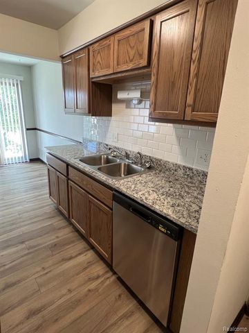 48567 Roma Valley Drive E6, Shelby Twp, MI 48317