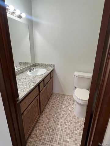 48567 Roma Valley Drive E6, Shelby Twp, MI 48317