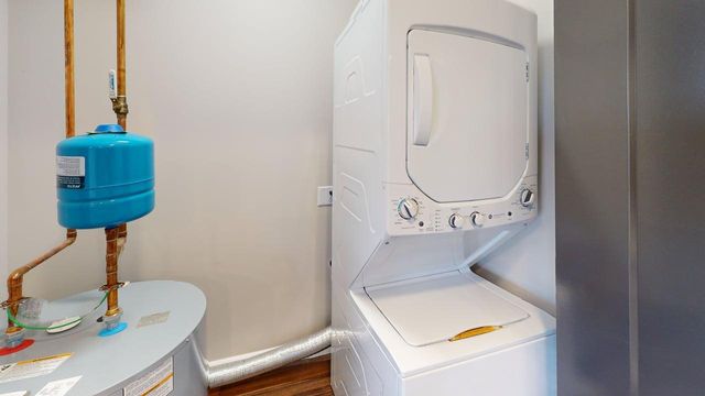 40 DuPage Court 409, Elgin, IL 60120