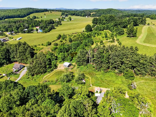 176 Shawsville NE, Check, VA 24072