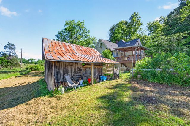 176 Shawsville NE, Check, VA 24072