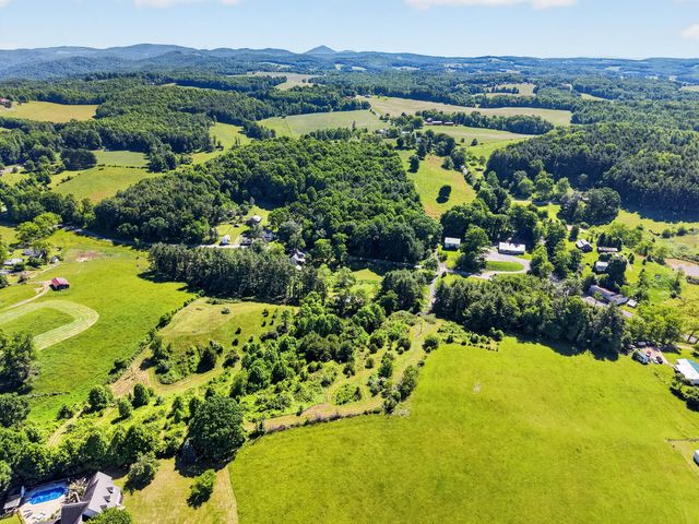 176 Shawsville NE, Check, VA 24072
