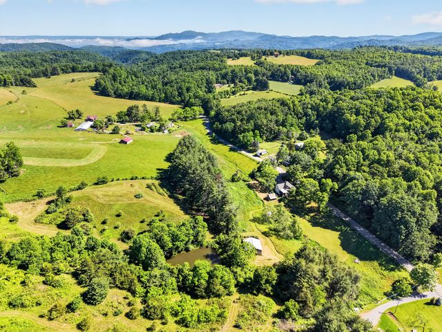 176 Shawsville NE, Check, VA 24072