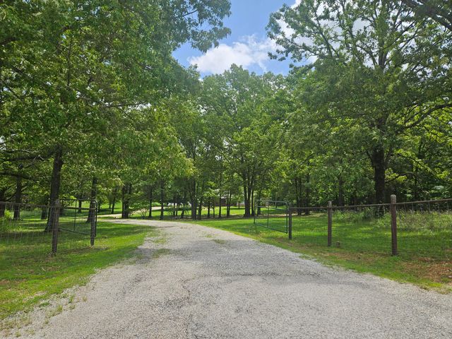 9726 County Road 8530, West Plains, MO 65775