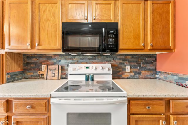 5156 Memphis Court, Columbus, IN 47203