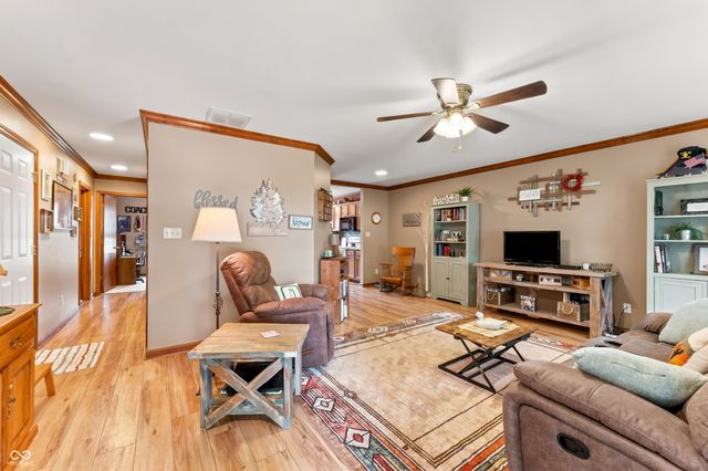 5156 Memphis Court, Columbus, IN 47203