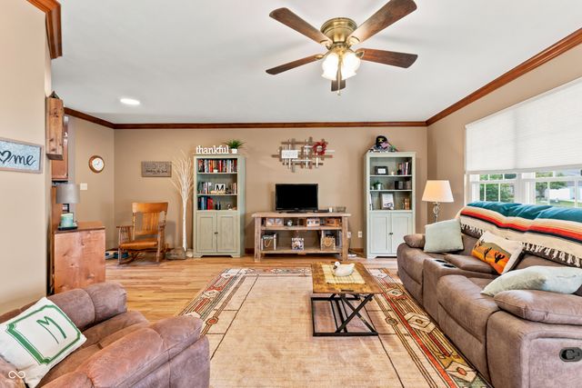 5156 Memphis Court, Columbus, IN 47203