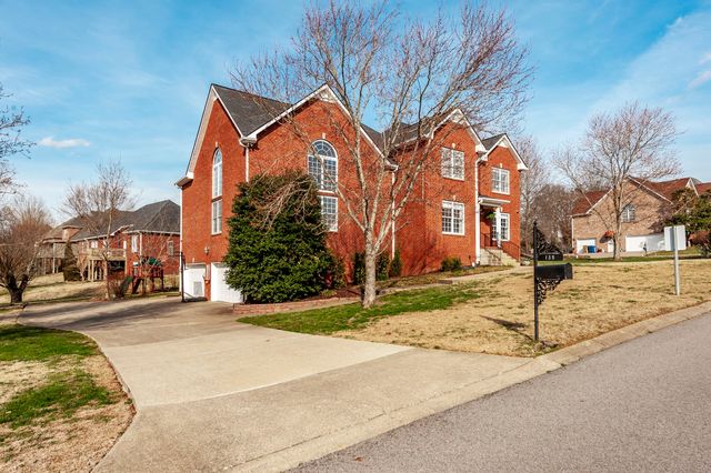 135 N Wynridge Way, Goodlettsville, TN 37072