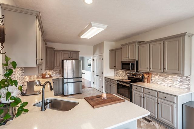 135 N Wynridge Way, Goodlettsville, TN 37072