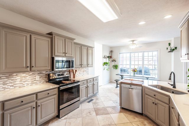 135 N Wynridge Way, Goodlettsville, TN 37072