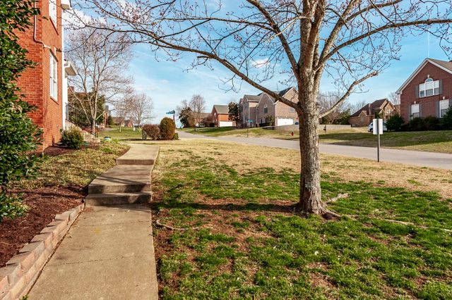 135 N Wynridge Way, Goodlettsville, TN 37072