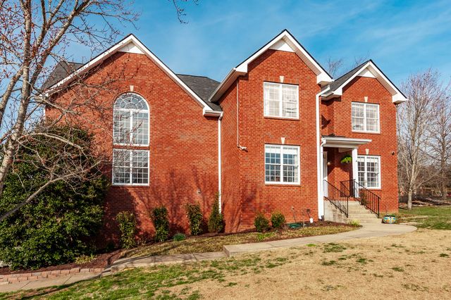 135 N Wynridge Way, Goodlettsville, TN 37072