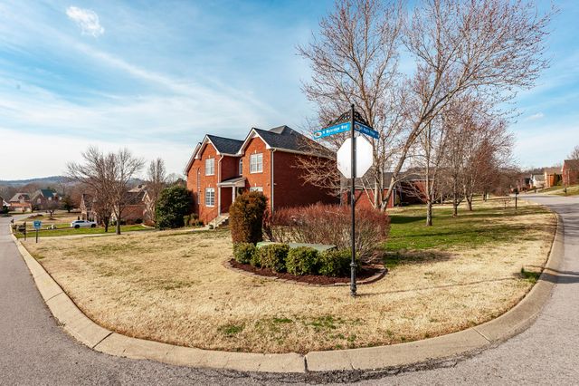 135 N Wynridge Way, Goodlettsville, TN 37072