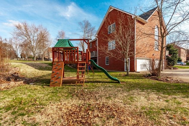135 N Wynridge Way, Goodlettsville, TN 37072