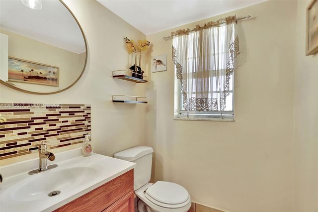 470 N Laurel Dr 1A, Margate, FL 33063