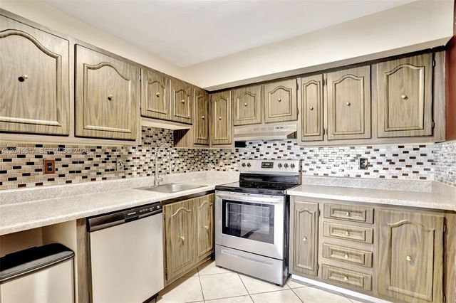 470 N Laurel Dr 1A, Margate, FL 33063