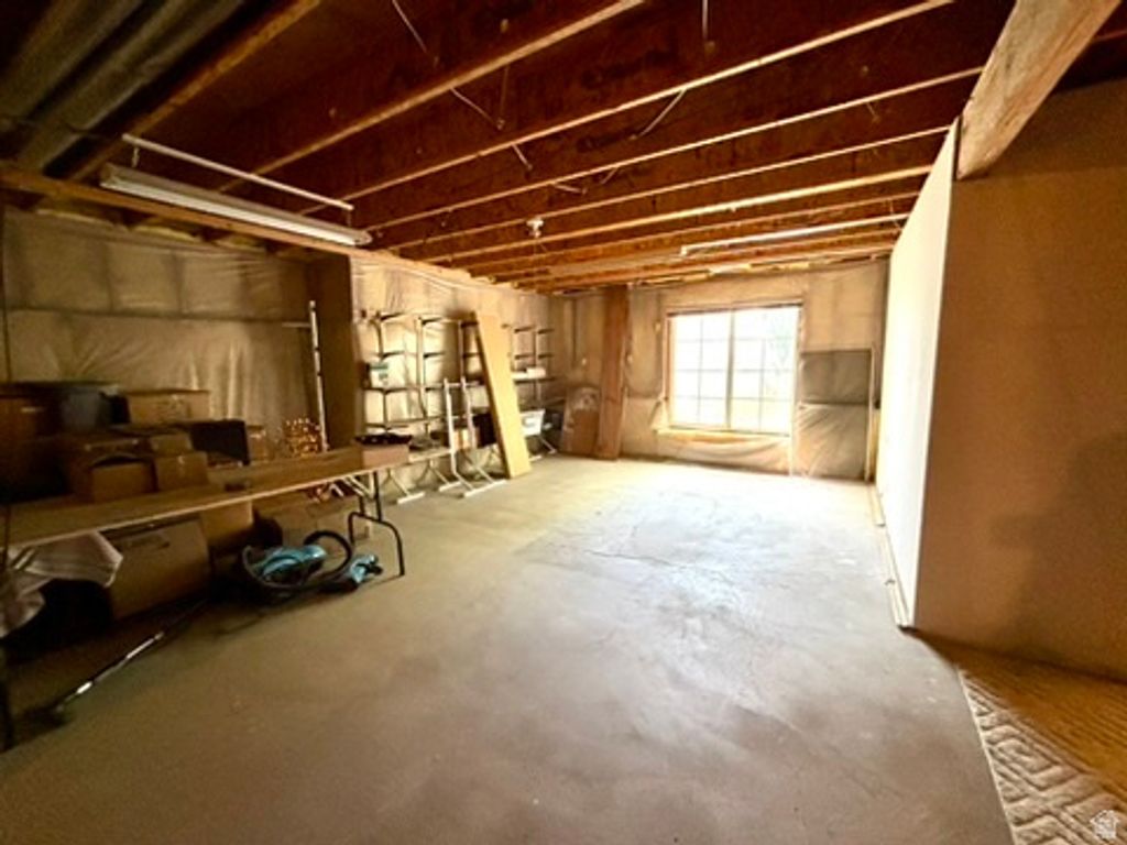 Image 20 of property listing at 6344 S ADIRONDACK WAY, Taylorsville, UT 84129