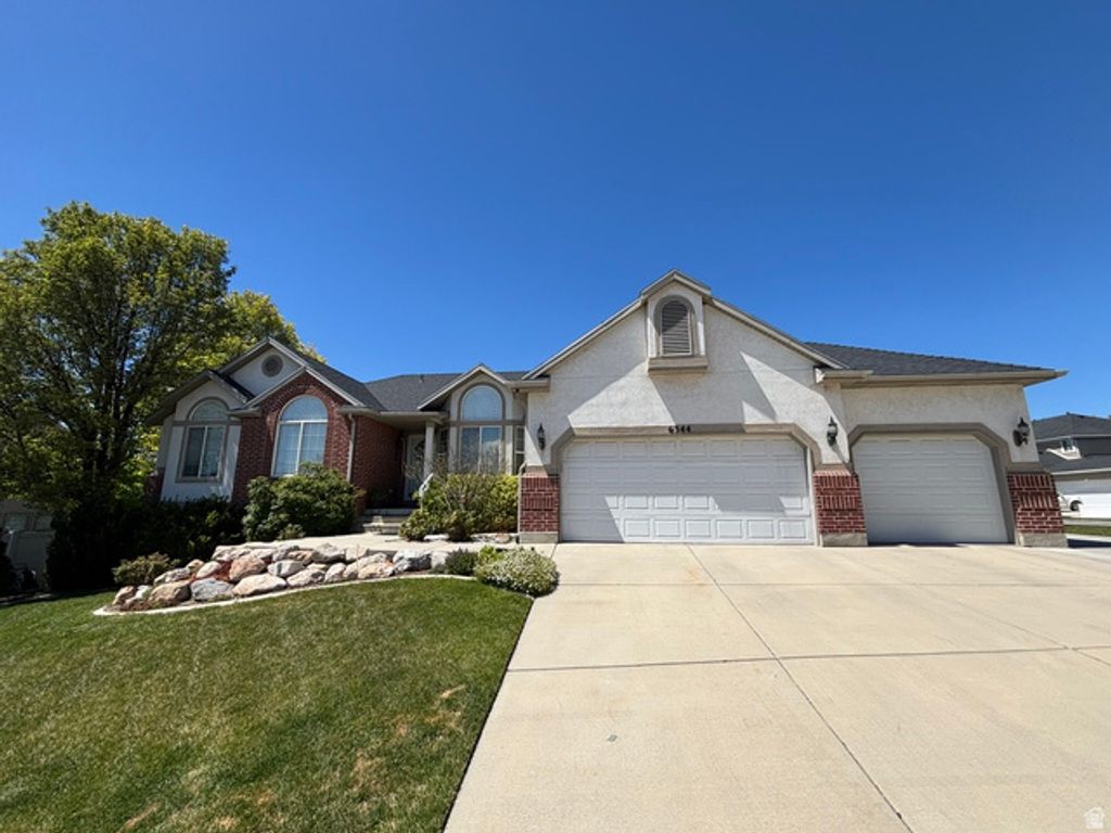 Image 3 of property listing at 6344 S ADIRONDACK WAY, Taylorsville, UT 84129