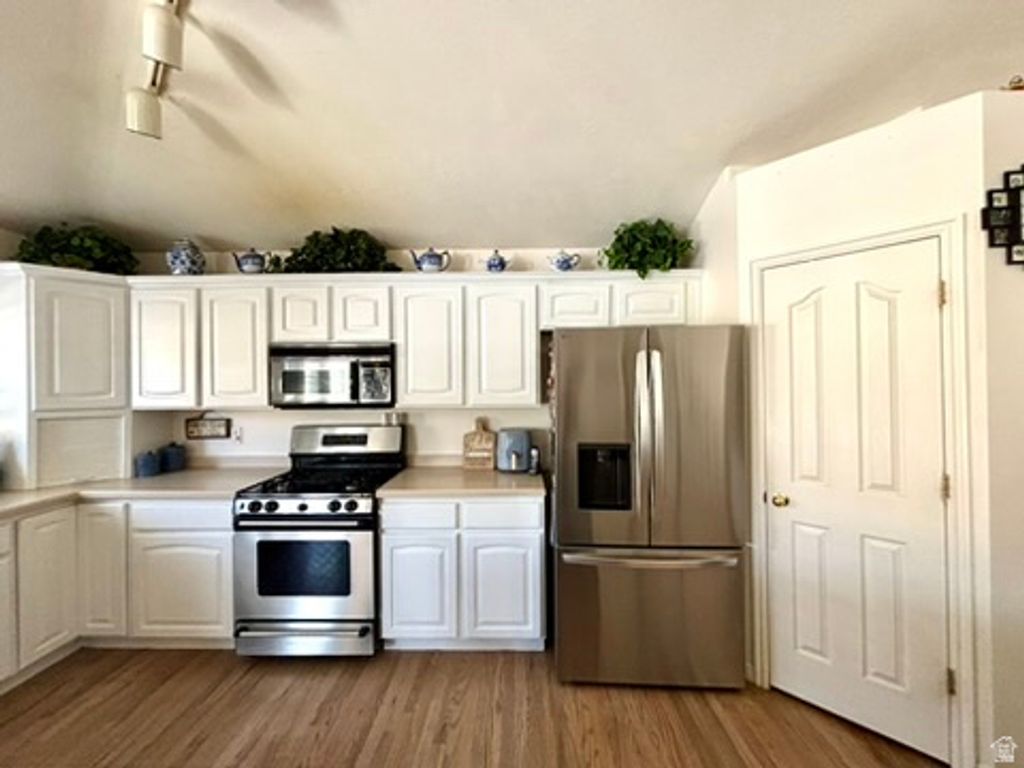 Image 30 of property listing at 6344 S ADIRONDACK WAY, Taylorsville, UT 84129