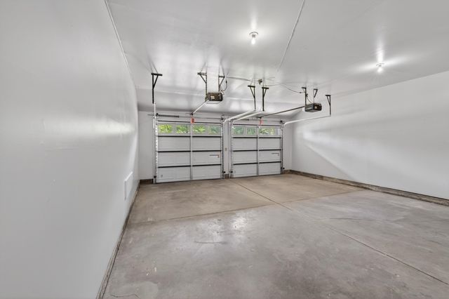 116 N Burr Oak Rd, Wichita, KS 67206