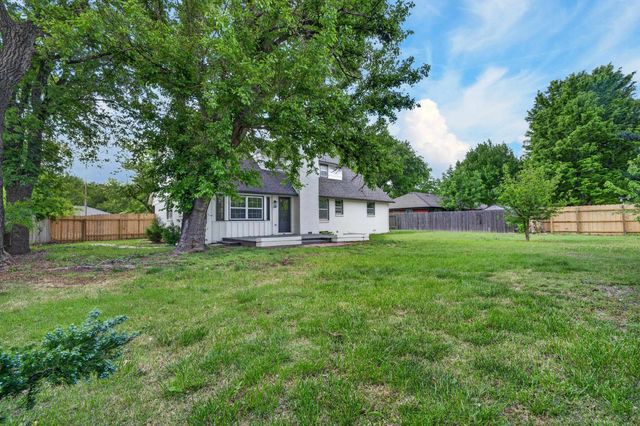 116 N Burr Oak Rd, Wichita, KS 67206