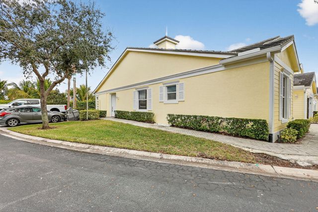 906 Mariner Bay Boulevard, Fort Pierce, FL 34949