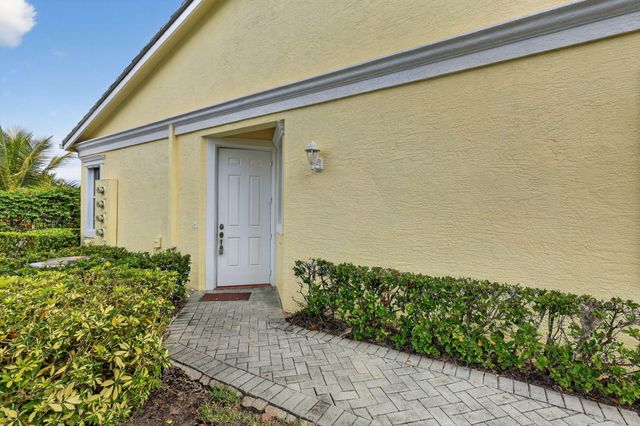 906 Mariner Bay Boulevard, Fort Pierce, FL 34949