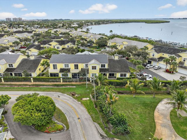 906 Mariner Bay Boulevard, Fort Pierce, FL 34949